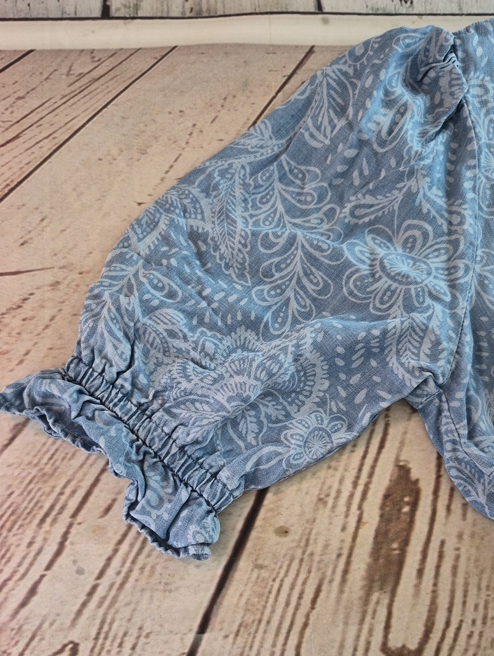 Democracy Floral Chambray Style Top Blue Size M - Picture 9 of 9